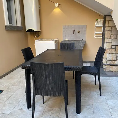 Nuova Residenza Dei 7 Pini A Pochi Passi Dal Mare Apartamento