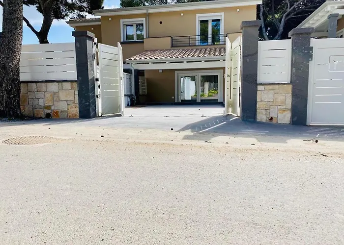 公寓 Nuova Residenza Dei 7 Pini A Pochi Passi Dal Mare 皮诺港